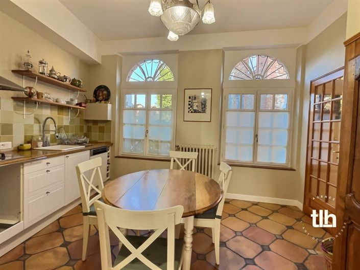 Image No.8-5 Bed House for sale