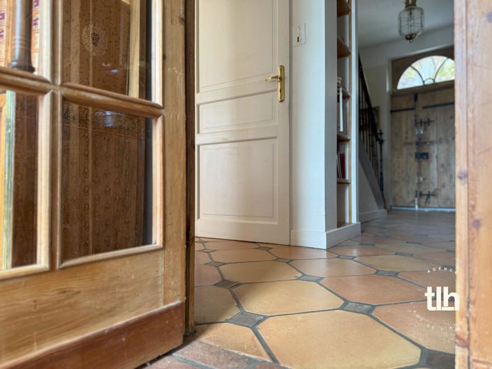 Image No.9-5 Bed House for sale