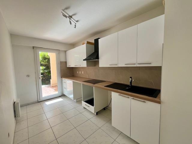 Image No.5-2 Bed House for sale