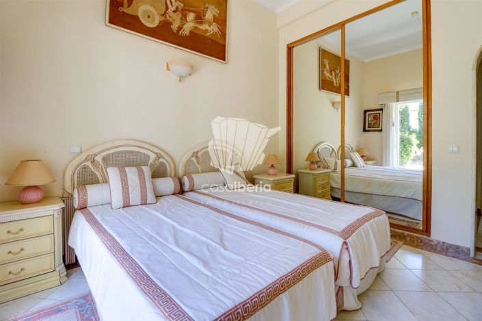 Image No.25-4 Bed House for sale