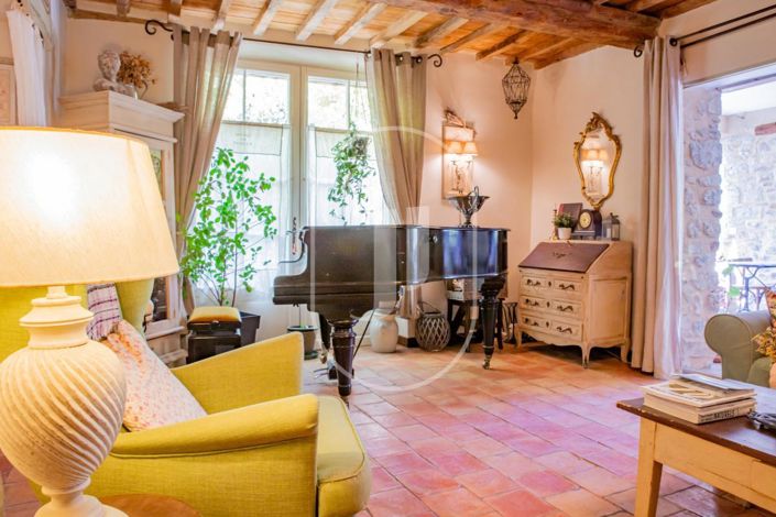 Image No.3-8 Bed House for sale