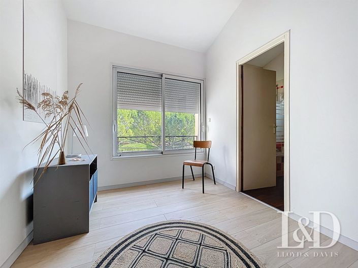 Image No.11-3 Bed House for sale