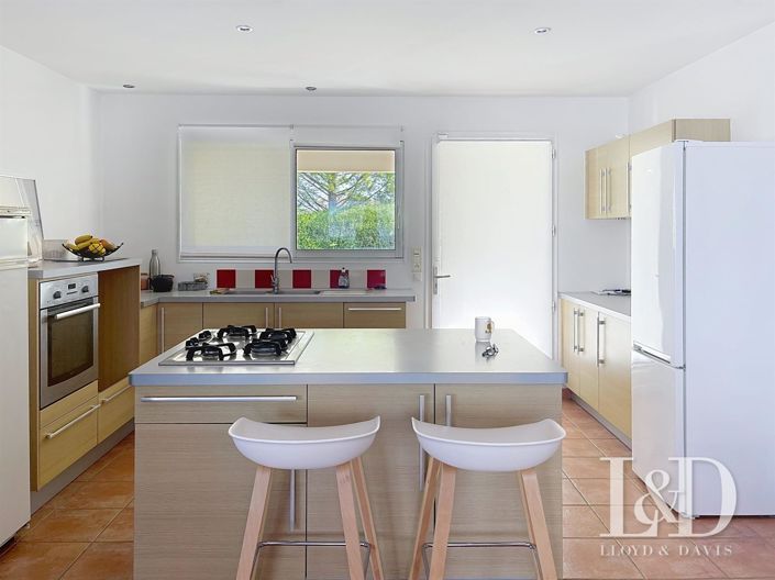 Image No.5-3 Bed House for sale