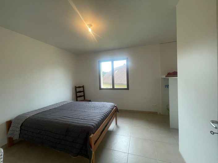 Image No.8-3 Bed House for sale