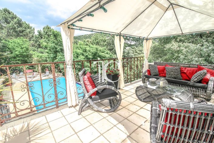 Image No.10-6 Bed House for sale