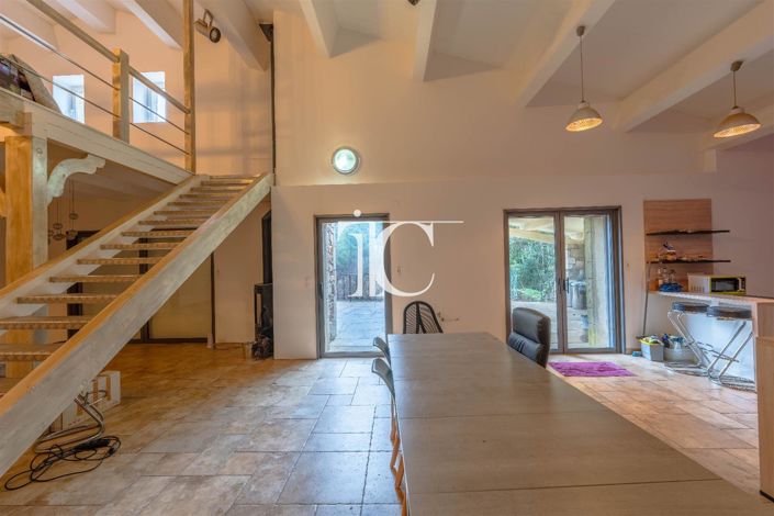 Image No.5-6 Bed House for sale