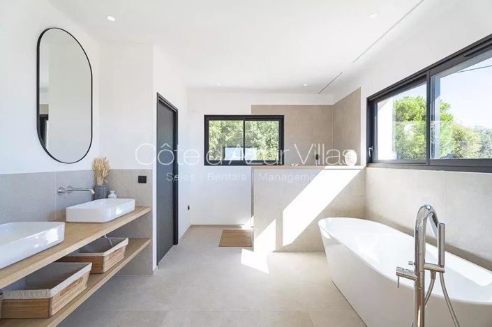 Image No.10-5 Bed House for sale