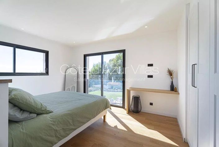 Image No.12-5 Bed House for sale