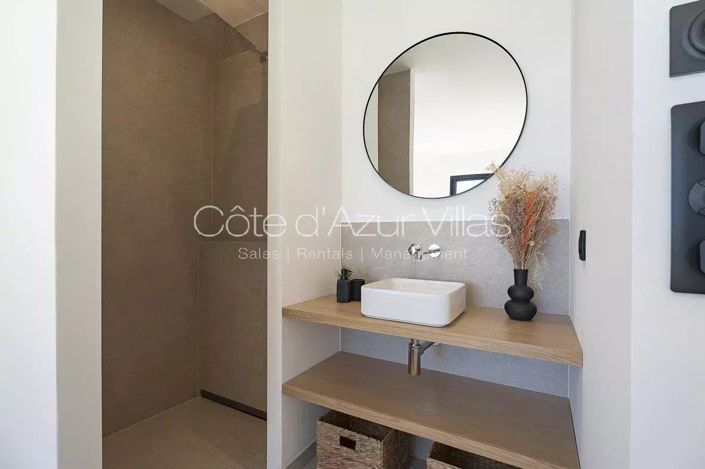 Image No.17-5 Bed House for sale