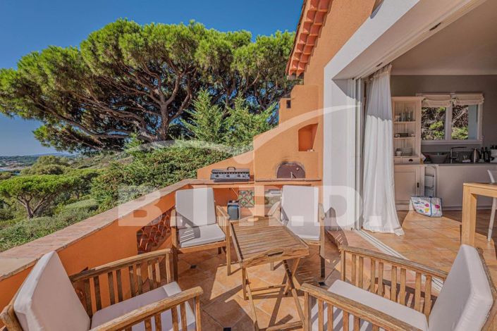 Image No.5-8 Bed House for sale