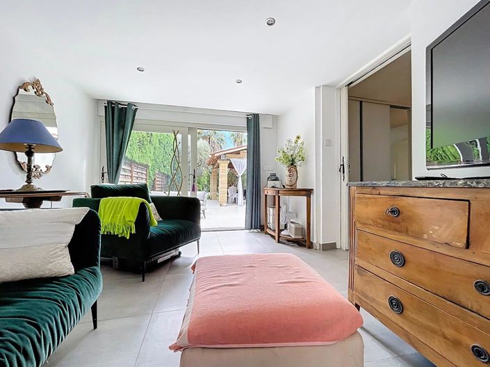 Image No.10-3 Bed House for sale