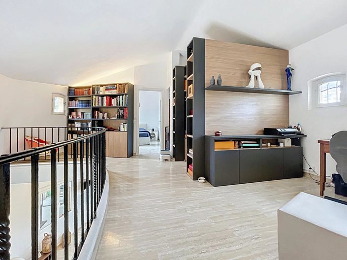 Image No.11-3 Bed House for sale