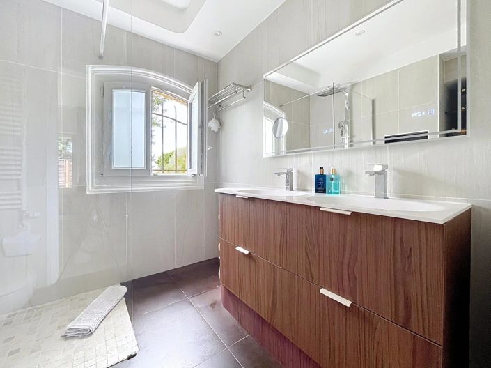 Image No.14-3 Bed House for sale