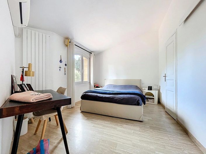 Image No.15-3 Bed House for sale