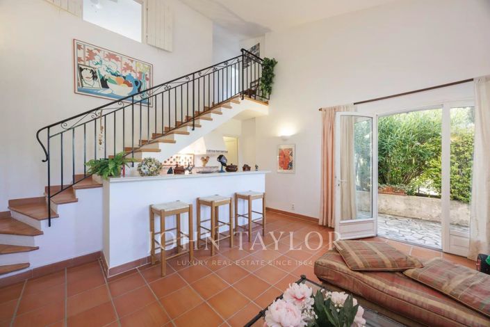 Image No.11-13 Bed House for sale