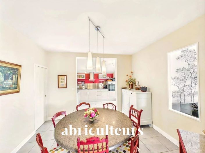 Image No.5-5 Bed House for sale