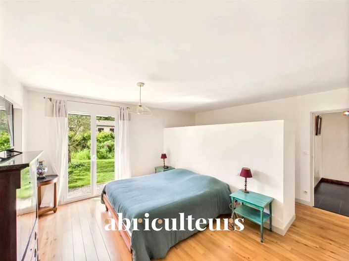 Image No.7-5 Bed House for sale