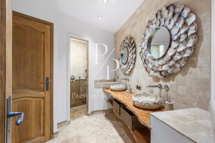 Image No.11-5 Bed House for sale