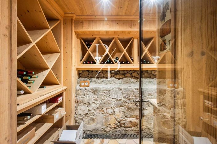 Image No.8-5 Bed House for sale