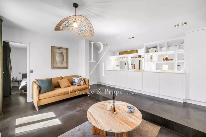 Image No.9-5 Bed House for sale