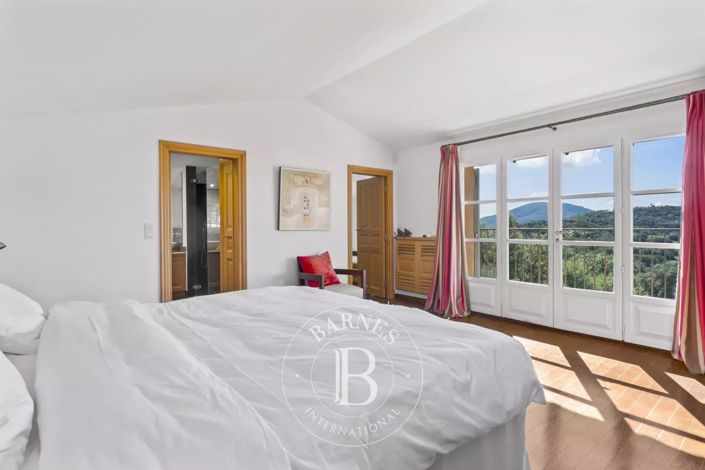 Image No.10-6 Bed House for sale