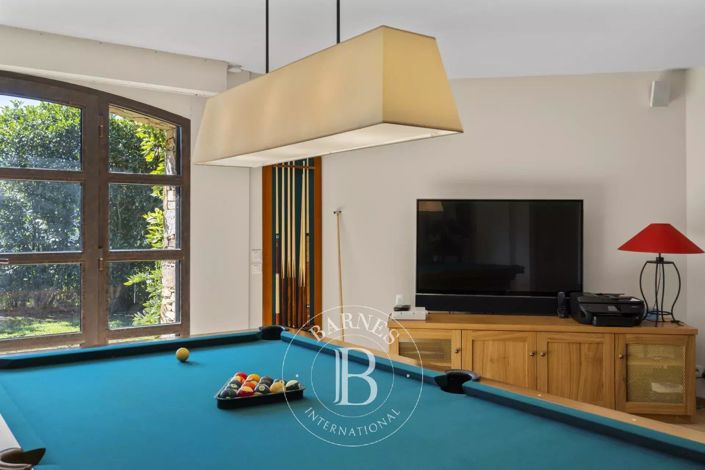 Image No.14-6 Bed House for sale