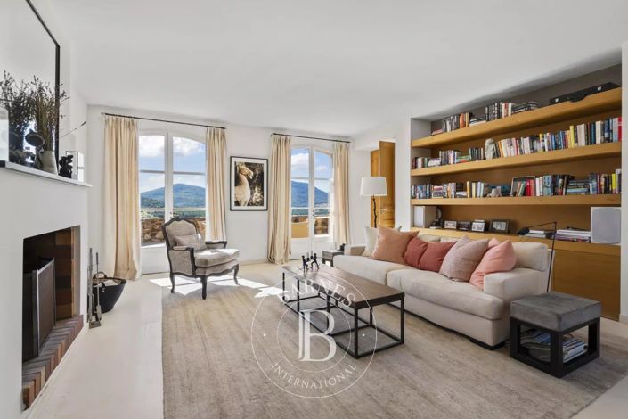 Image No.7-6 Bed House for sale