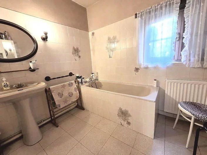 Image No.10-2 Bed House for sale