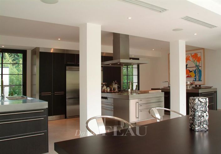 Image No.10-5 Bed House for sale