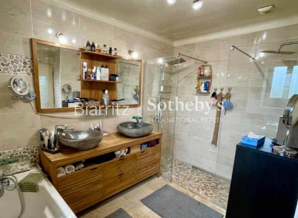 Image No.7-3 Bed House for sale