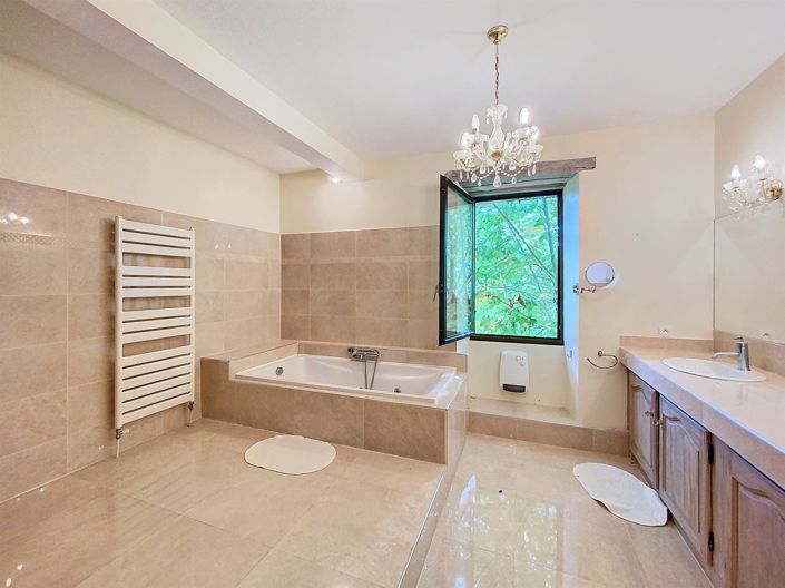 Image No.10-6 Bed House for sale