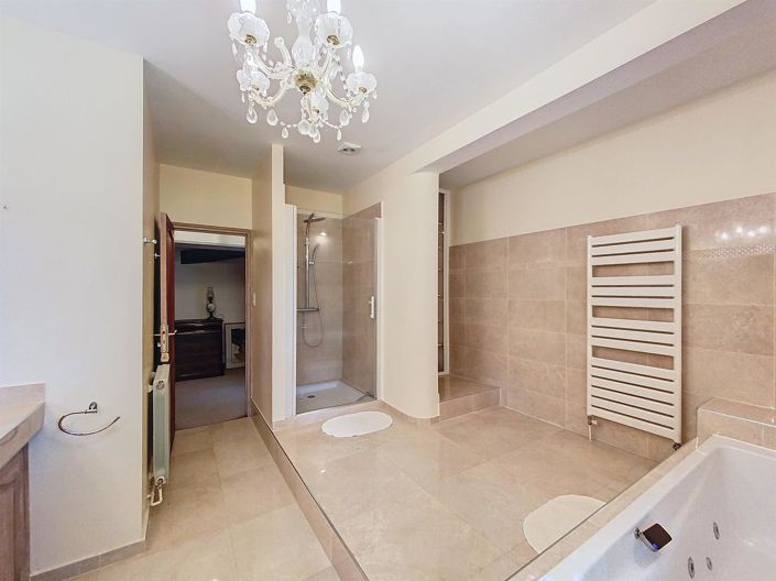 Image No.11-6 Bed House for sale