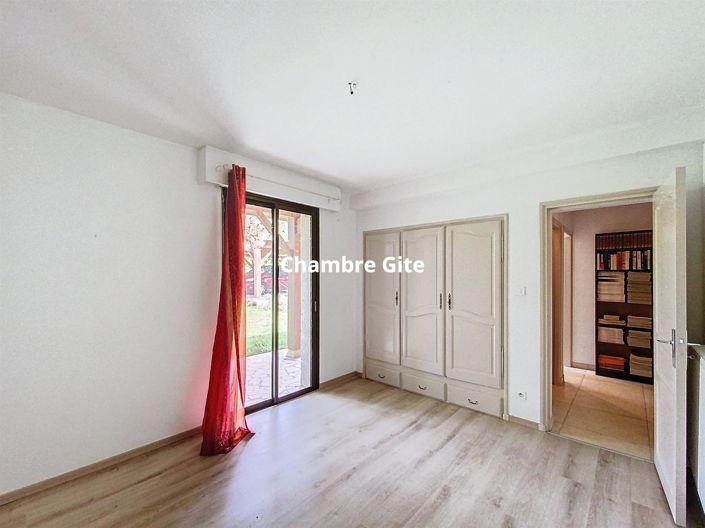 Image No.15-6 Bed House for sale