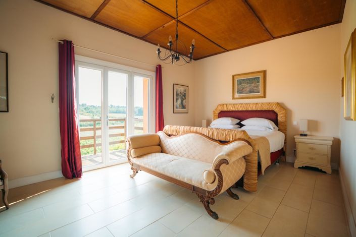 Image No.23-7 Bed Property for sale