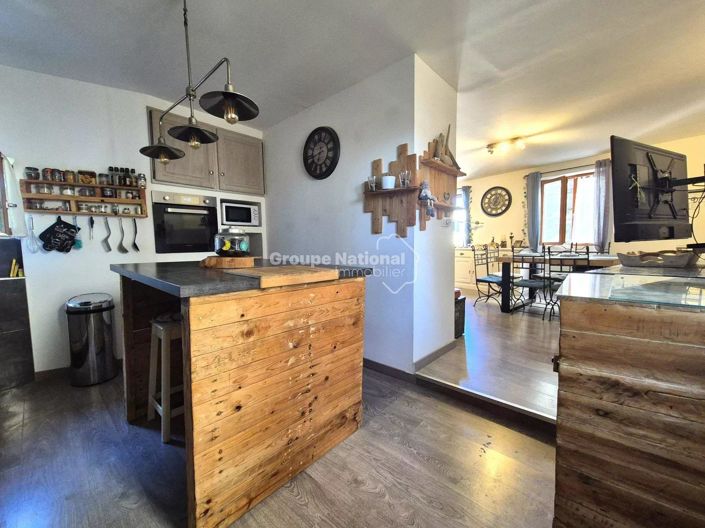 Image No.1-6 Bed House for sale