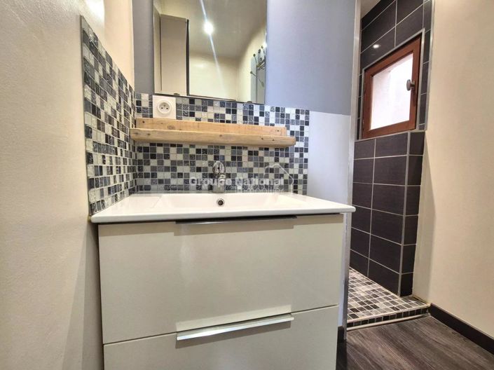 Image No.28-6 Bed House for sale