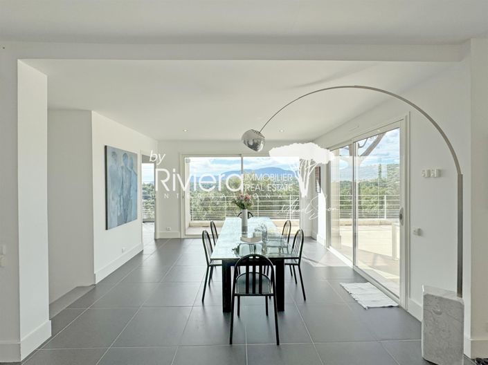 Image No.10-6 Bed House for sale