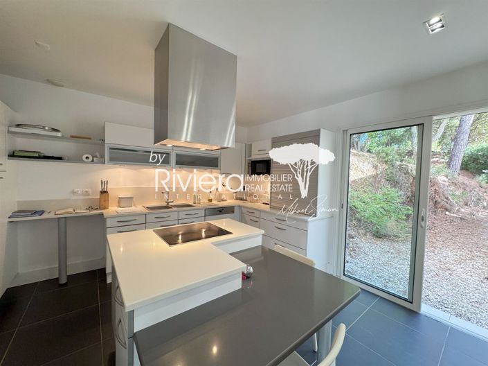 Image No.12-6 Bed House for sale