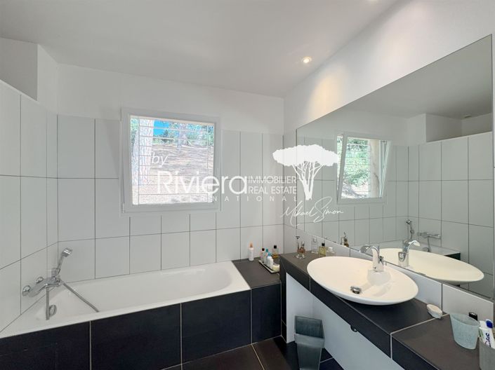 Image No.17-6 Bed House for sale