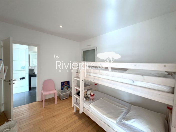 Image No.21-6 Bed House for sale