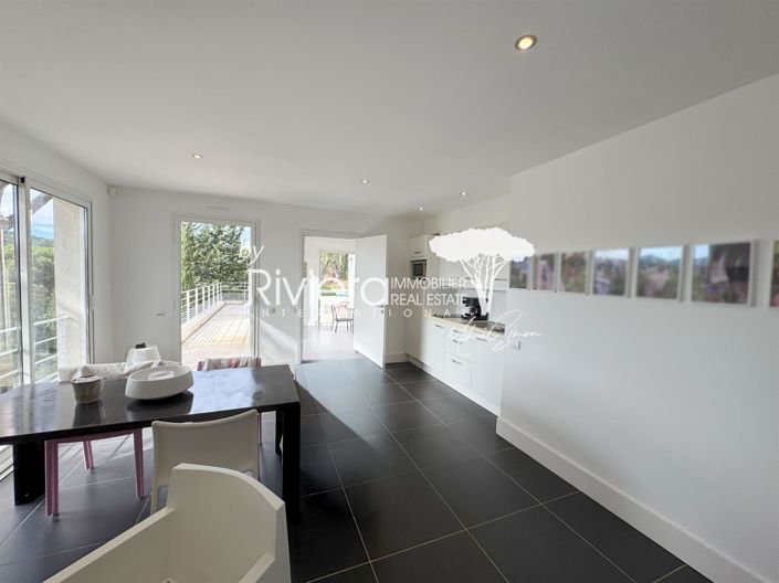 Image No.22-6 Bed House for sale