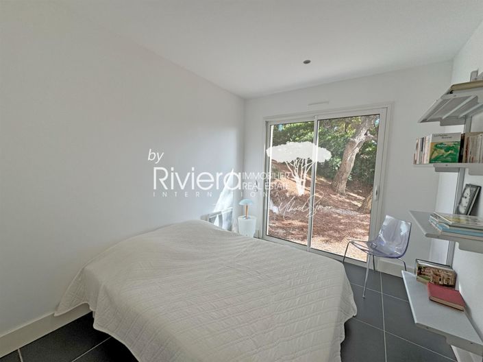 Image No.25-6 Bed House for sale