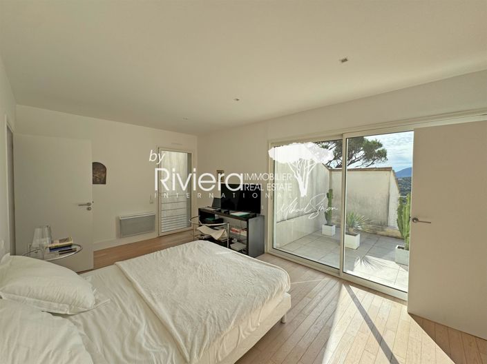 Image No.36-6 Bed House for sale