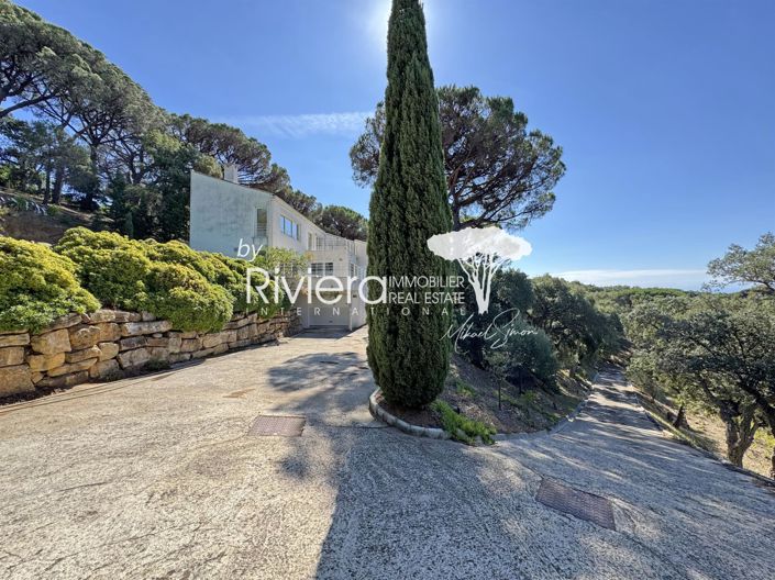 Image No.40-6 Bed House for sale