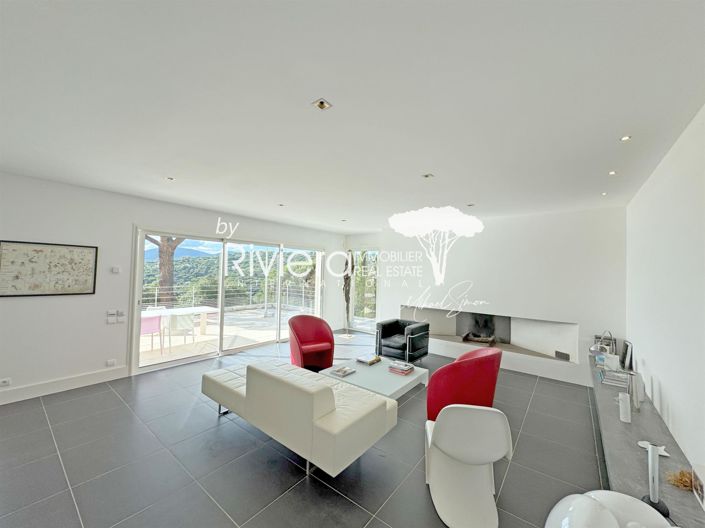 Image No.9-6 Bed House for sale