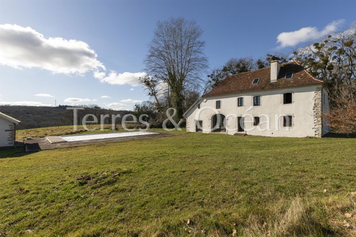 Image No.8-6 Bed House for sale