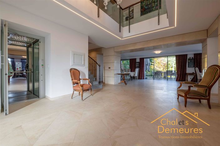 Image No.15-8 Bed House for sale