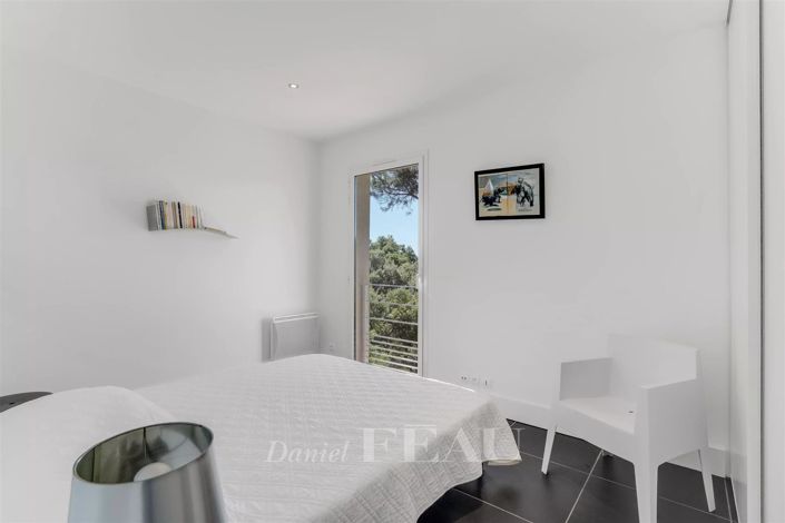 Image No.15-6 Bed House for sale