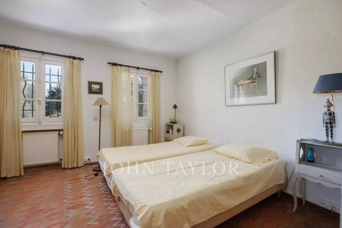 Image No.12-4 Bed House for sale