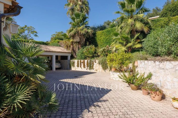 Image No.8-4 Bed House for sale